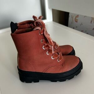 Toddler pink lace up boots with velvet laces